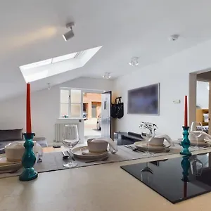  Holiday home The Hideout King Bed/w Tv Free Parking