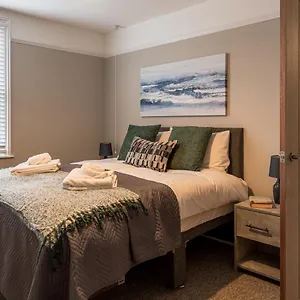  Apartment Comfortable 5-bedroom House In