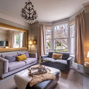  Holiday home Victorian Townhouse 5 Bedrooms