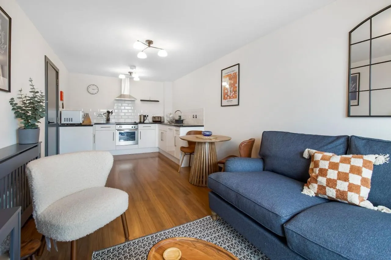 Central 1 Bd + Sofa Bed In The Heart Of Cheltenham! 0*, Cheltenham United Kingdom